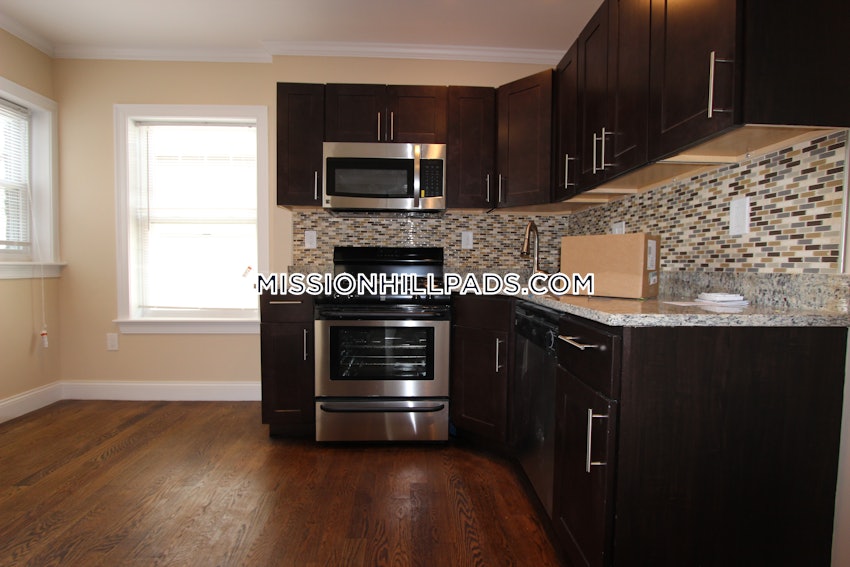 BOSTON - ROXBURY - 2 Beds, 1 Bath - Image 4