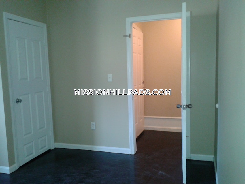 BOSTON - ROXBURY - 3 Beds, 1 Bath - Image 25