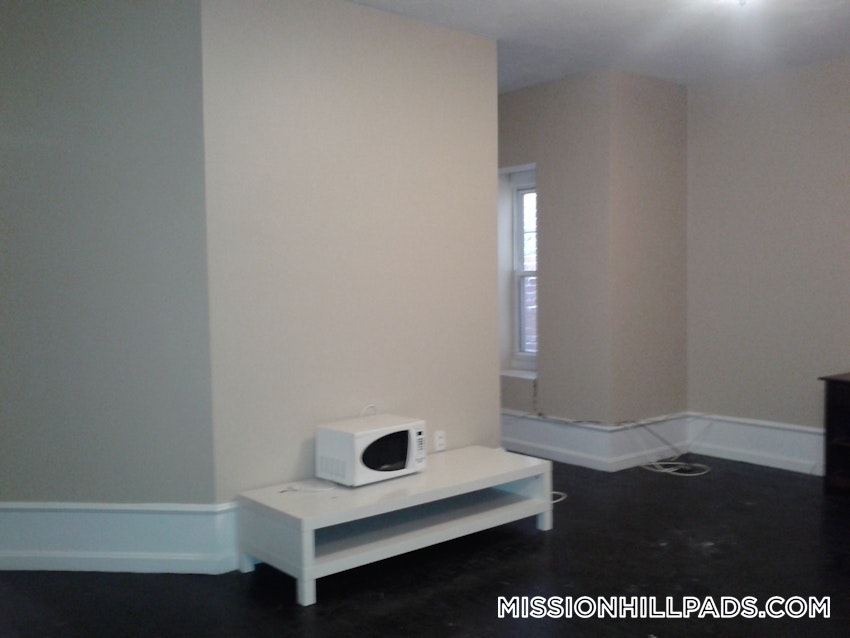 BOSTON - ROXBURY - 3 Beds, 1 Bath - Image 24