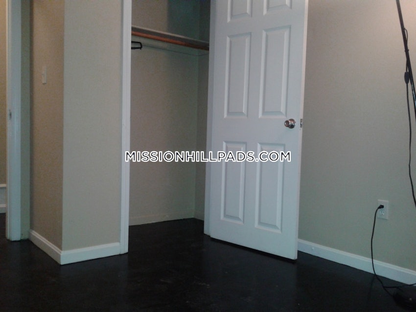 BOSTON - ROXBURY - 3 Beds, 1 Bath - Image 23