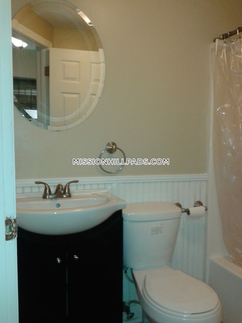 BOSTON - ROXBURY - 3 Beds, 1 Bath - Image 40