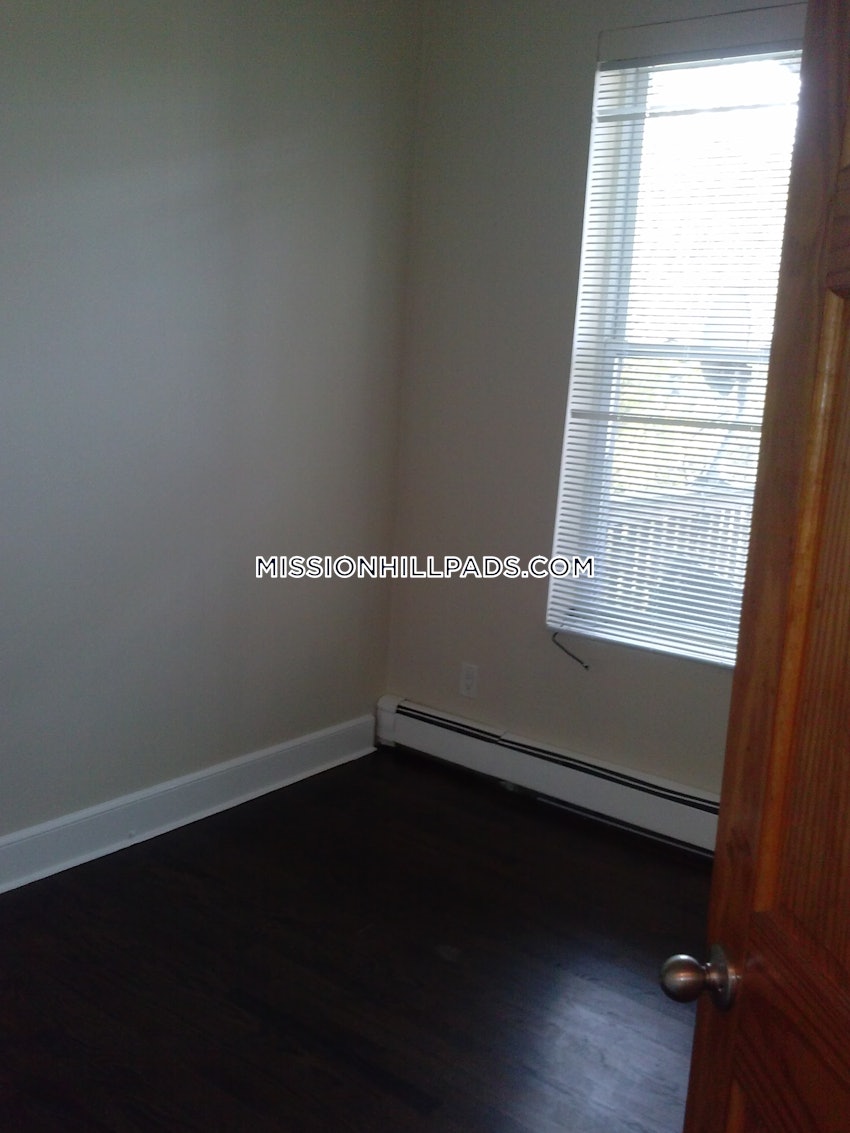 BOSTON - ROXBURY - 2 Beds, 1 Bath - Image 11