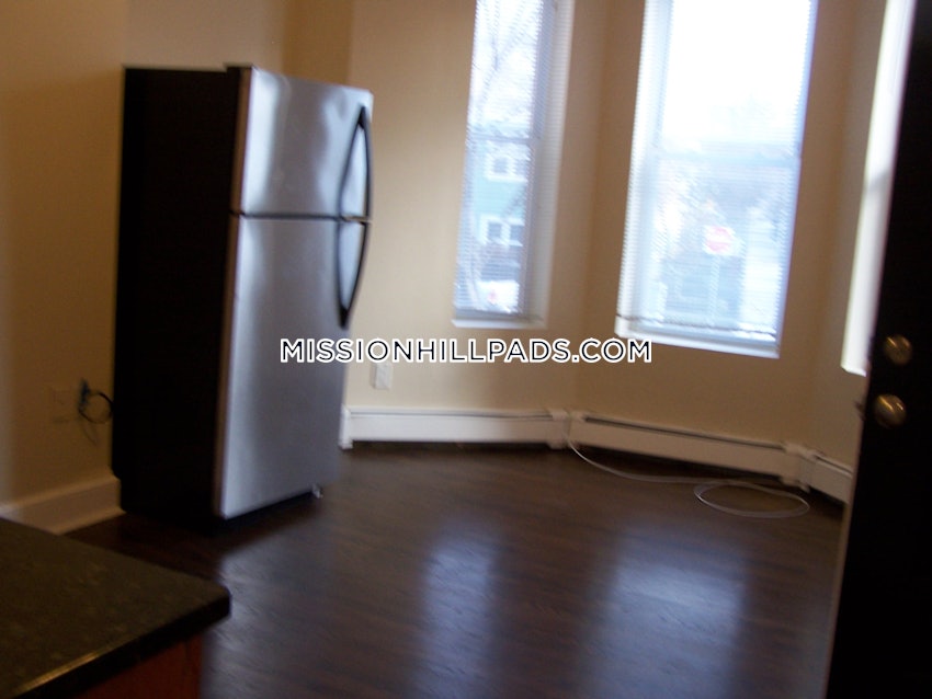 BOSTON - ROXBURY - 2 Beds, 1 Bath - Image 9