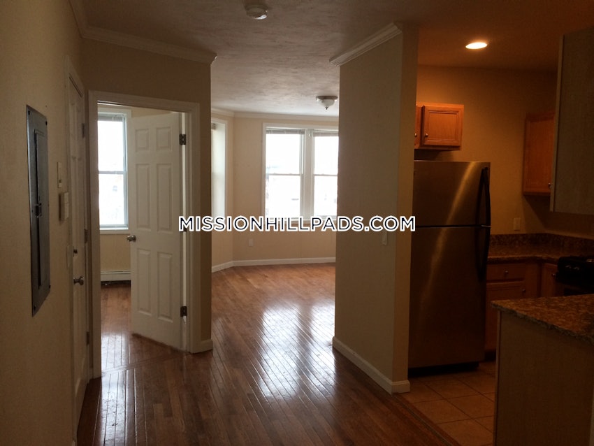 BOSTON - ROXBURY - 3 Beds, 1 Bath - Image 11