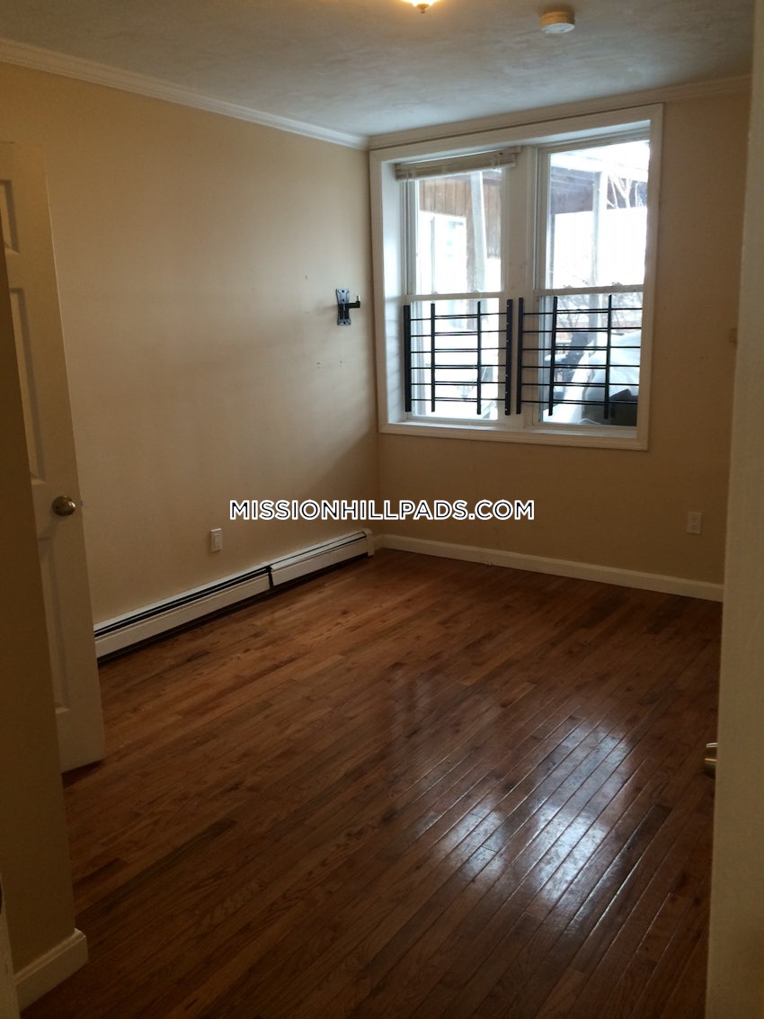 BOSTON - ROXBURY - 3 Beds, 1 Bath - Image 10