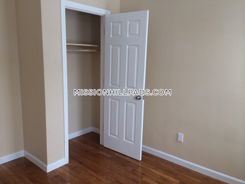 BOSTON - ROXBURY - 3 Beds, 1 Bath - Image 6