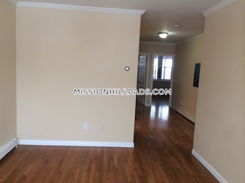 BOSTON - ROXBURY - 3 Beds, 1 Bath - Image 3