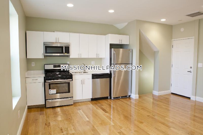 BOSTON - ROXBURY - 3 Beds, 1.5 Baths - Image 1