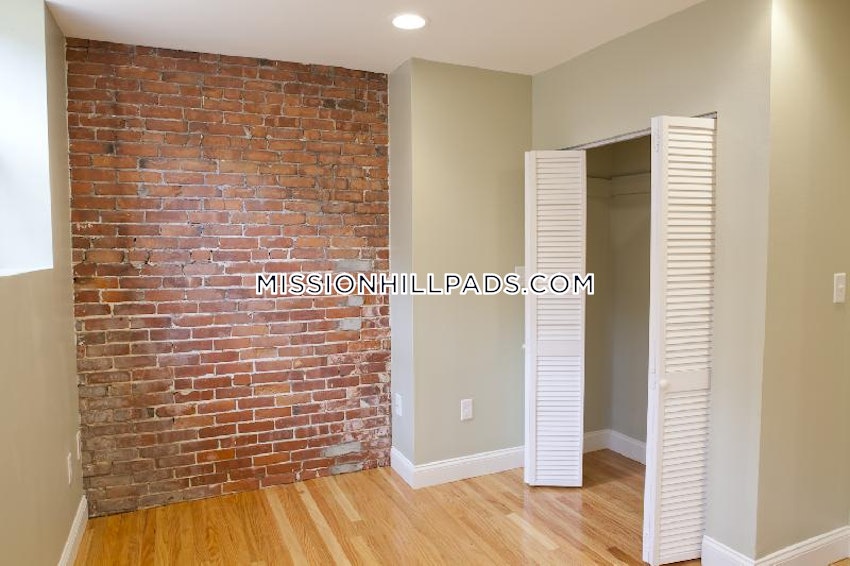 BOSTON - ROXBURY - 3 Beds, 1.5 Baths - Image 8