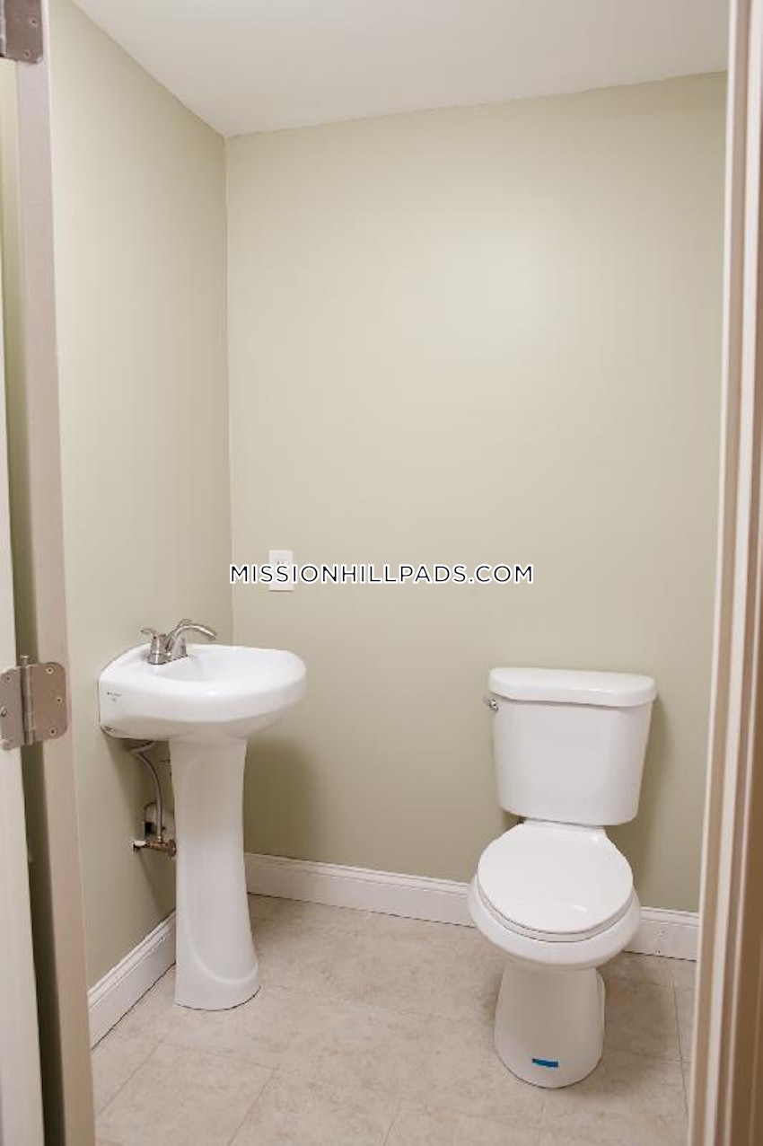 BOSTON - ROXBURY - 3 Beds, 1.5 Baths - Image 15