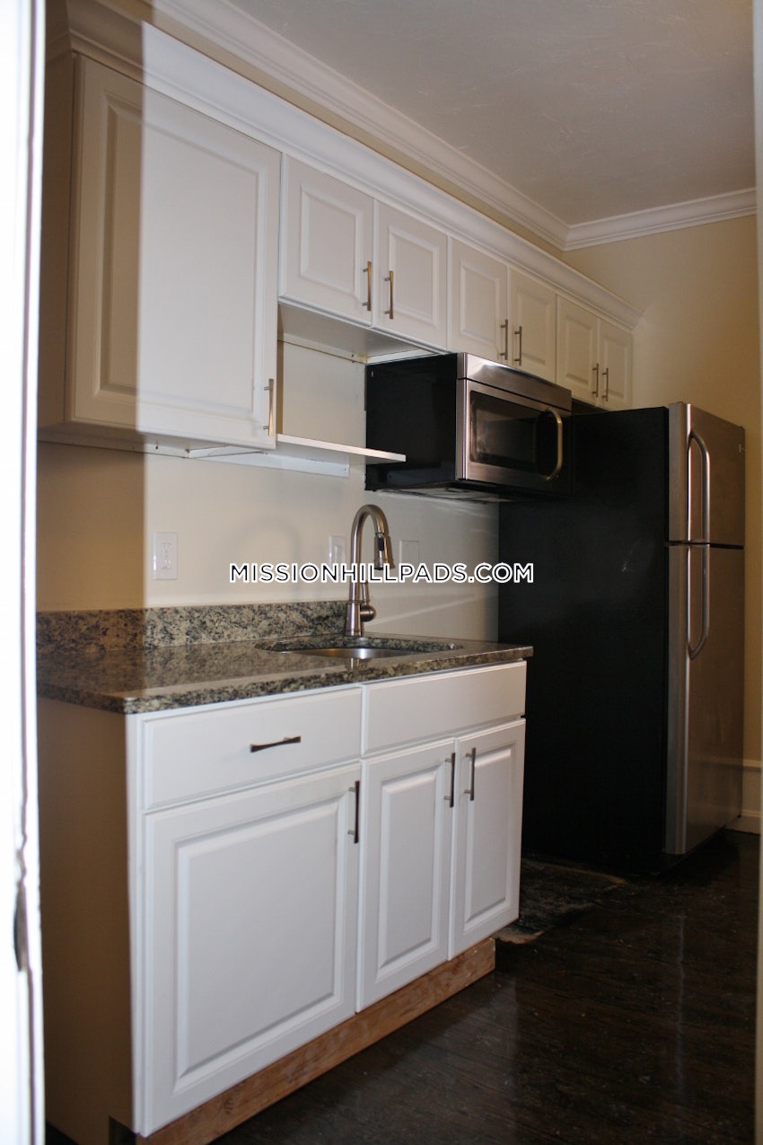 BOSTON - ROXBURY - 3 Beds, 1 Bath - Image 13