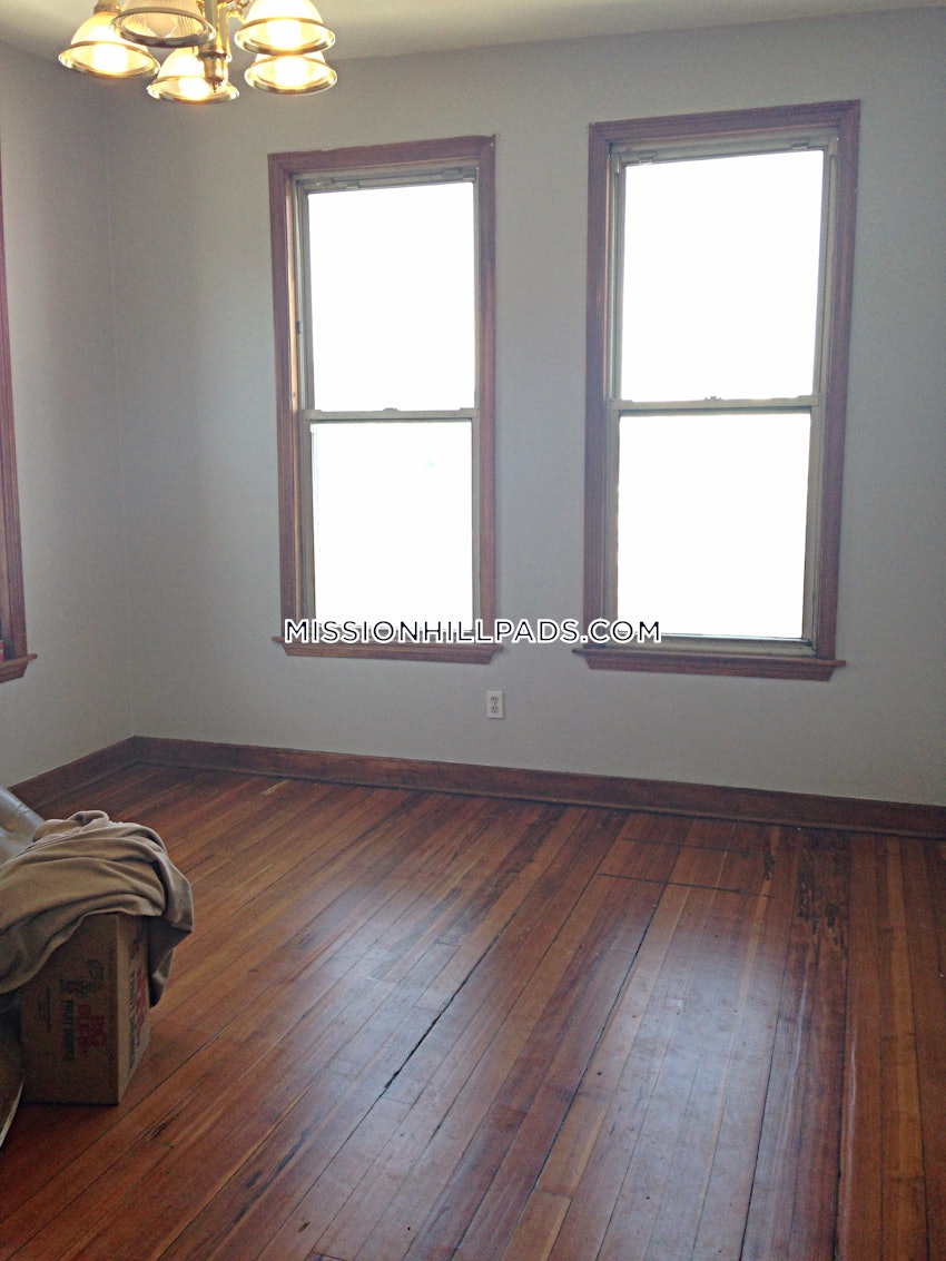 BOSTON - ROXBURY - 2 Beds, 1 Bath - Image 3