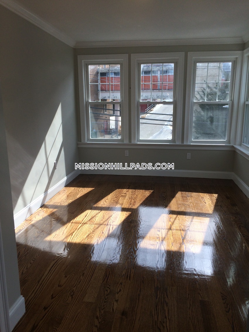 BOSTON - ROXBURY - 3 Beds, 1 Bath - Image 15