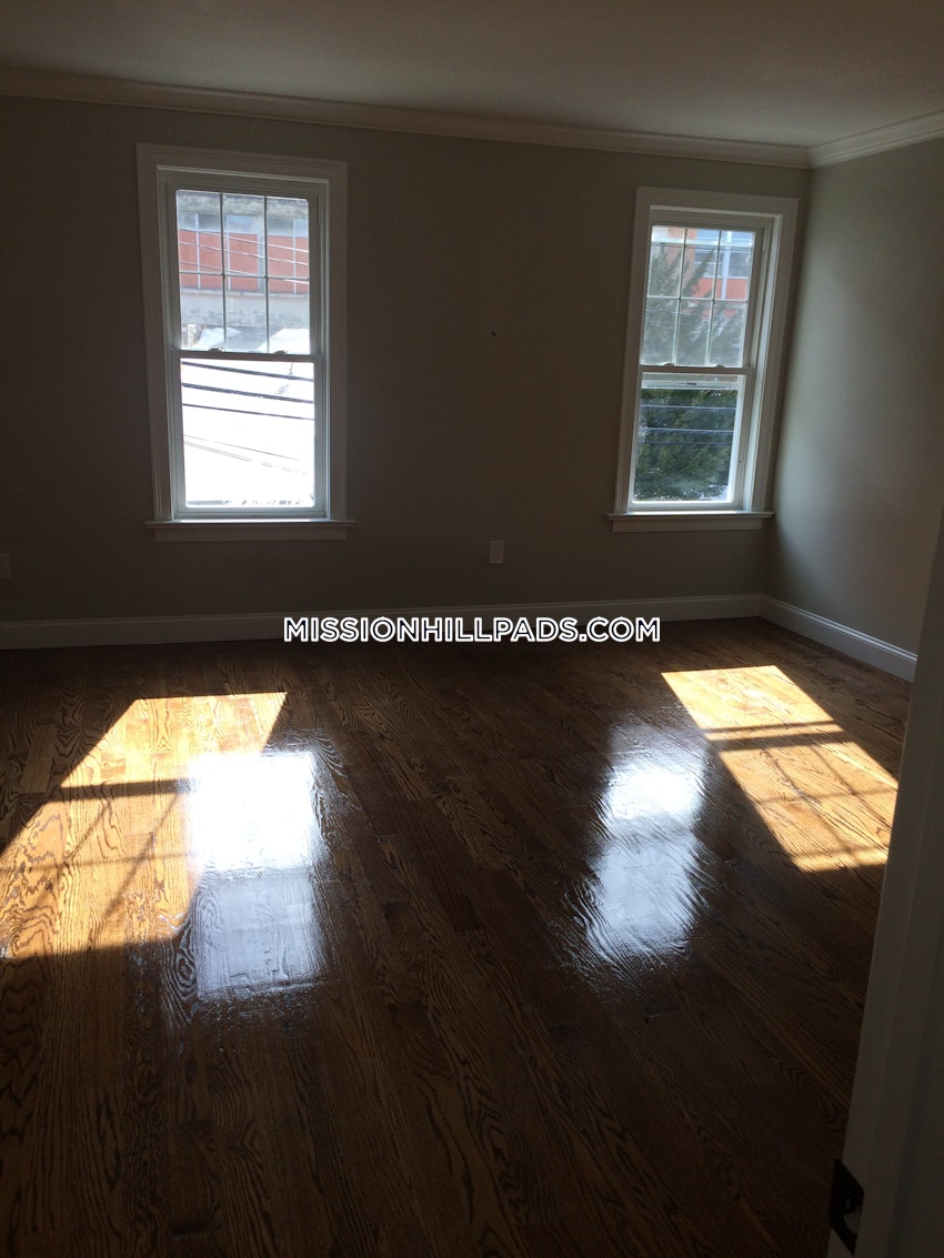 BOSTON - ROXBURY - 3 Beds, 1 Bath - Image 13