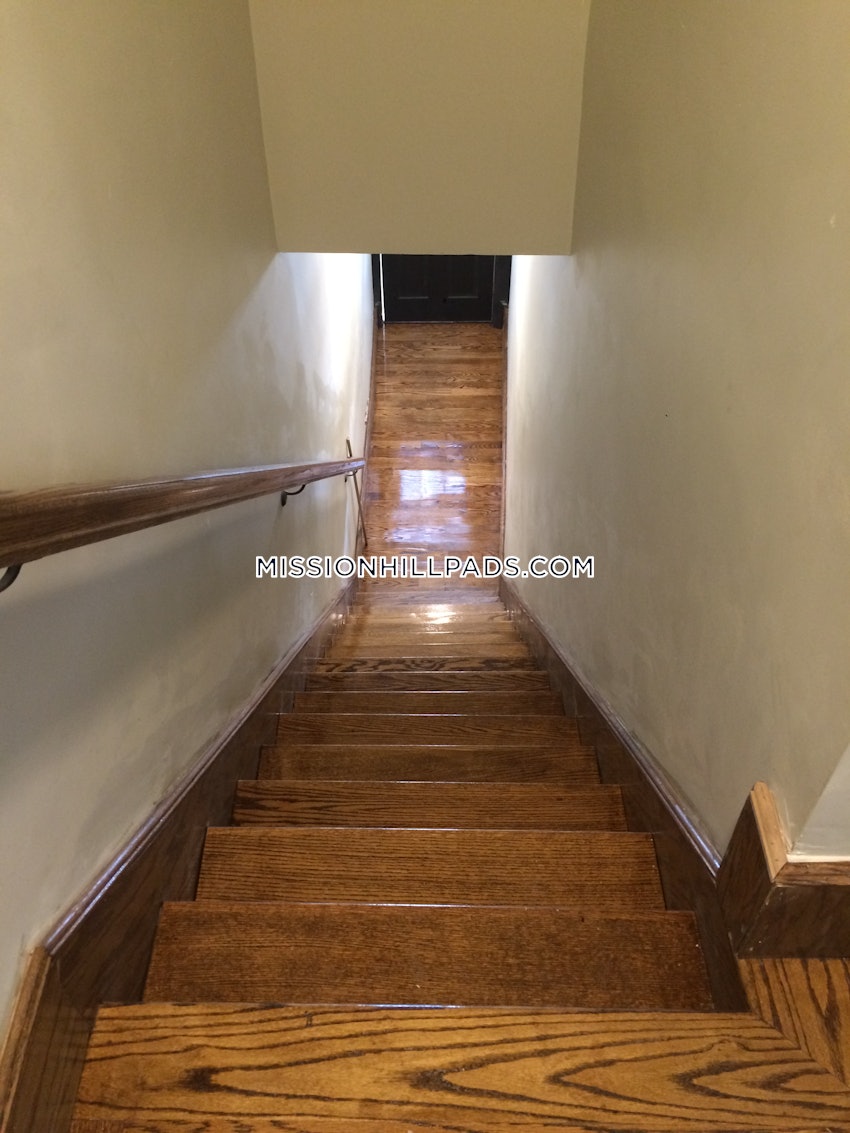 BOSTON - ROXBURY - 3 Beds, 1 Bath - Image 13