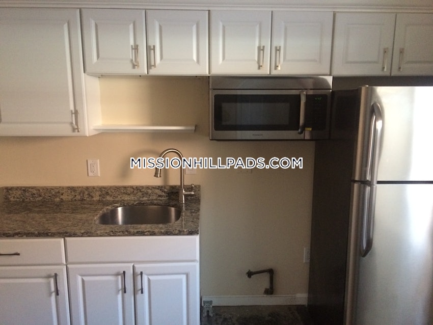 BOSTON - ROXBURY - 3 Beds, 1 Bath - Image 4