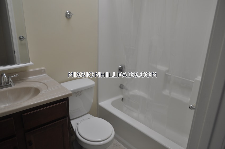BOSTON - ROXBURY - 3 Beds, 1 Bath - Image 18