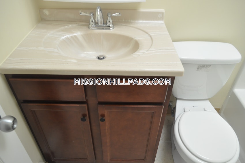 BOSTON - ROXBURY - 3 Beds, 1 Bath - Image 15