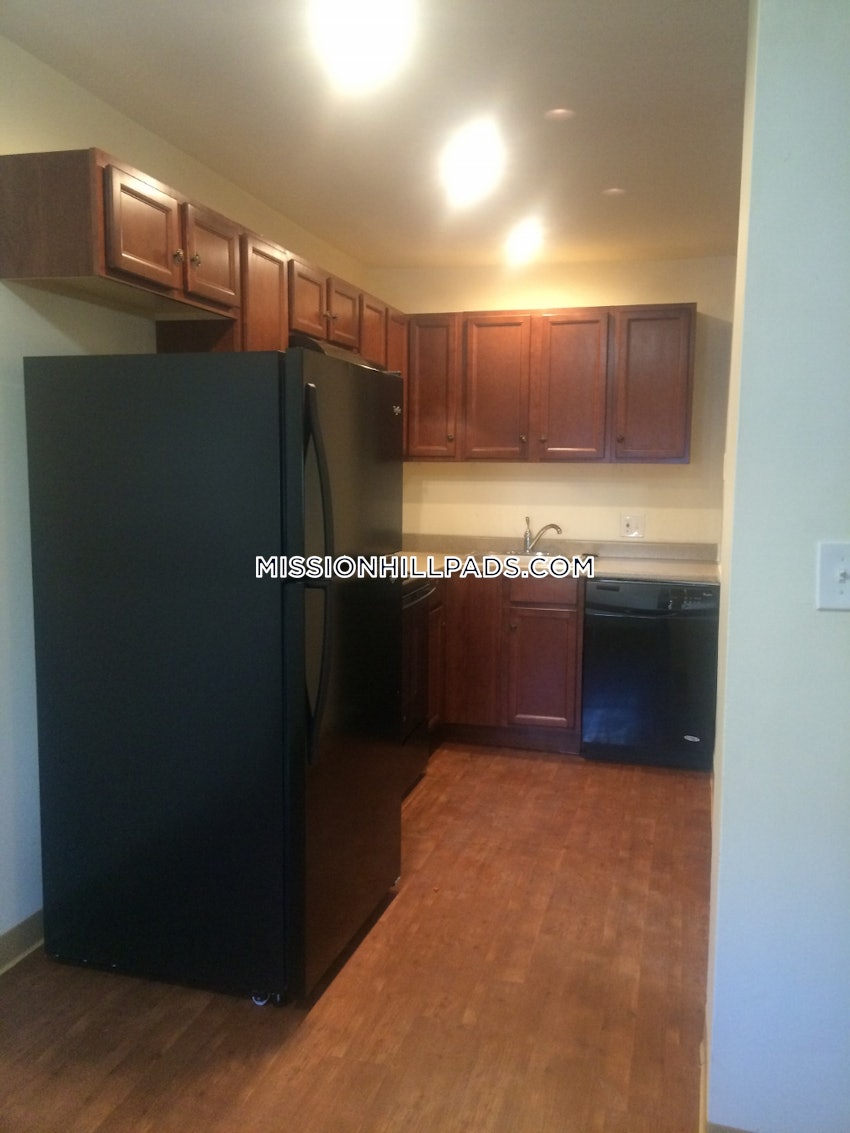 BOSTON - ROXBURY - 3 Beds, 1 Bath - Image 8