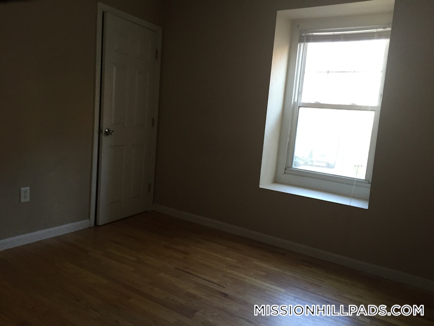 BOSTON - ROXBURY - 3 Beds, 1 Bath - Image 13