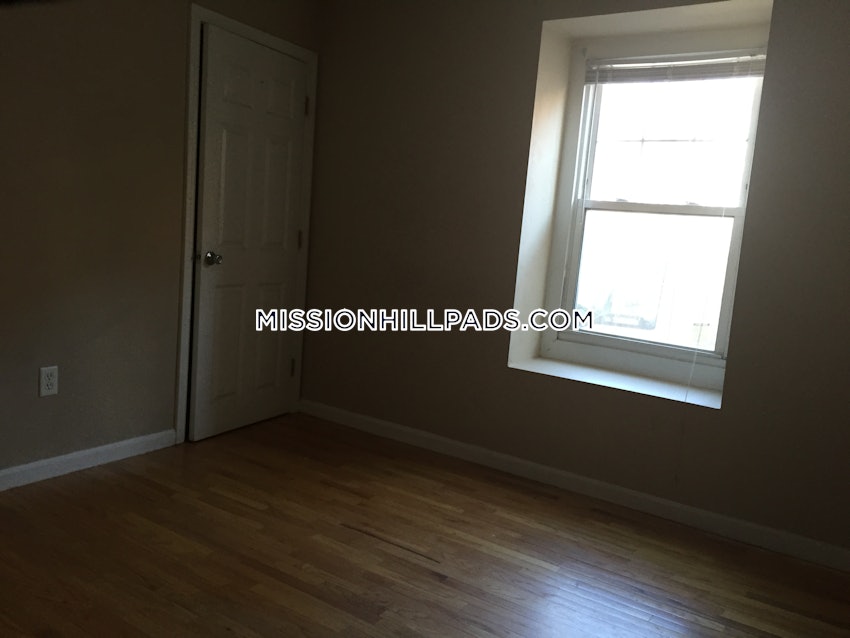 BOSTON - ROXBURY - 3 Beds, 1 Bath - Image 13