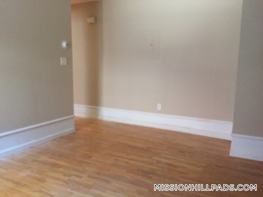 BOSTON - ROXBURY - 3 Beds, 1 Bath - Image 12