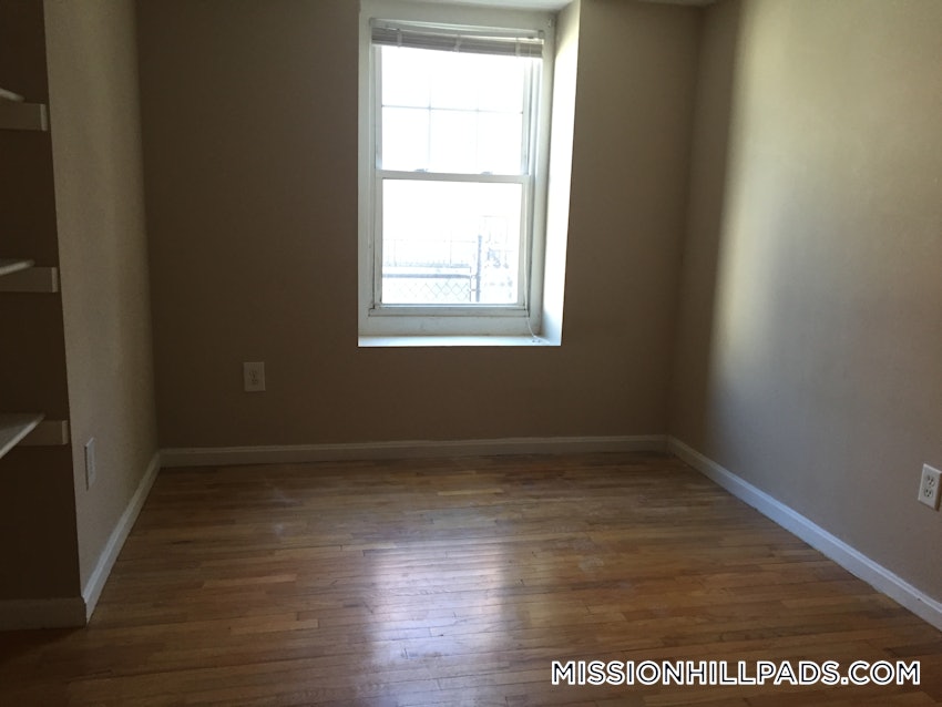 BOSTON - ROXBURY - 3 Beds, 1 Bath - Image 8