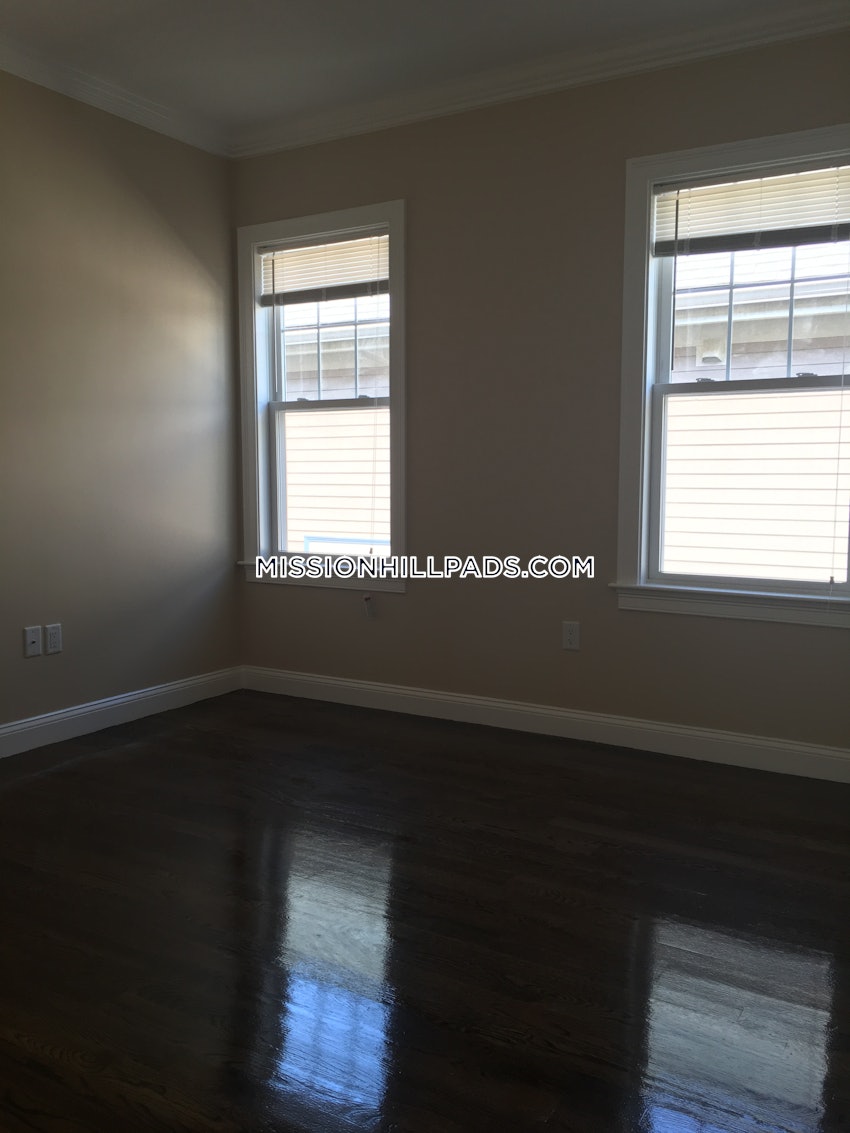 BOSTON - ROXBURY - 5 Beds, 2 Baths - Image 11