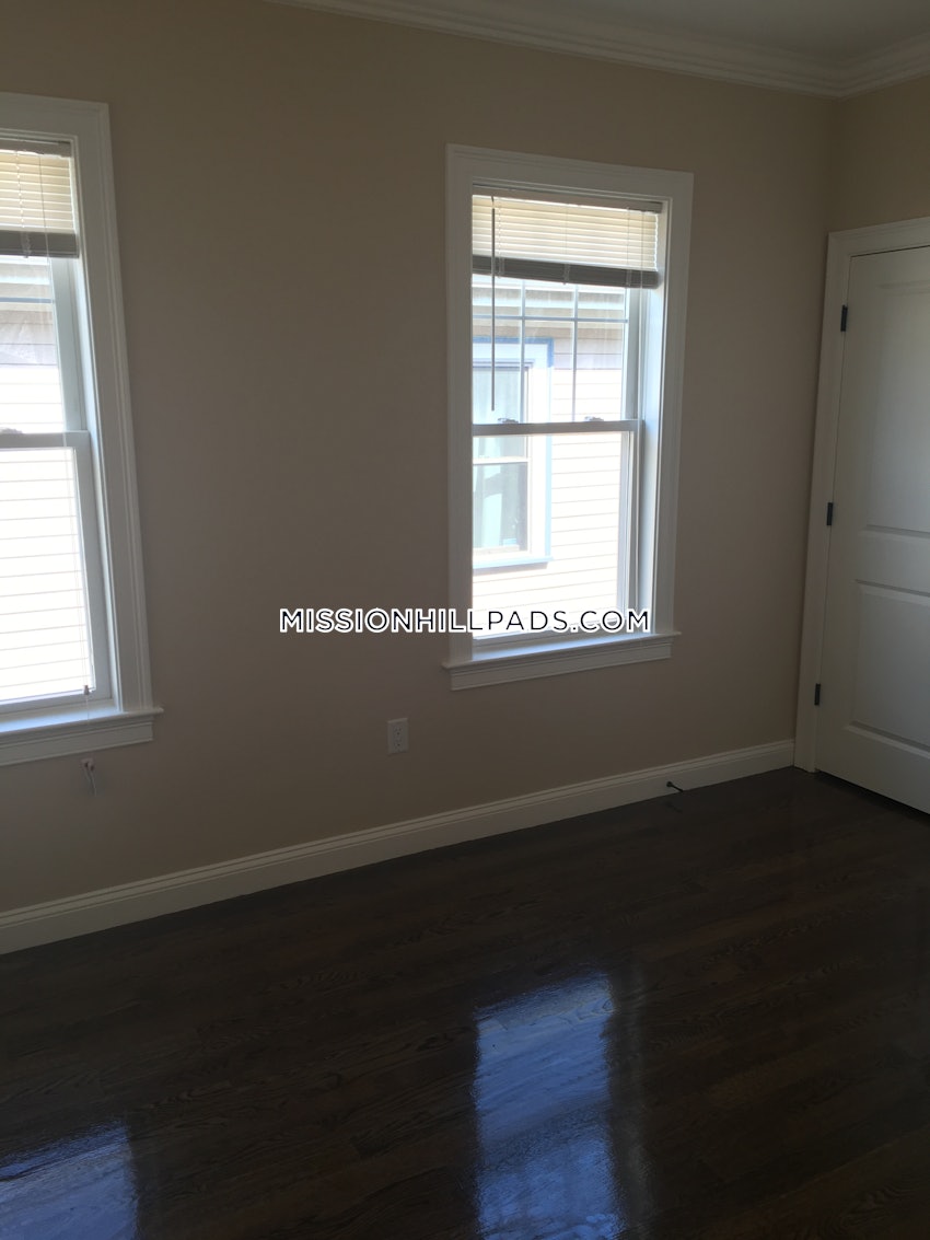 BOSTON - ROXBURY - 5 Beds, 2 Baths - Image 14