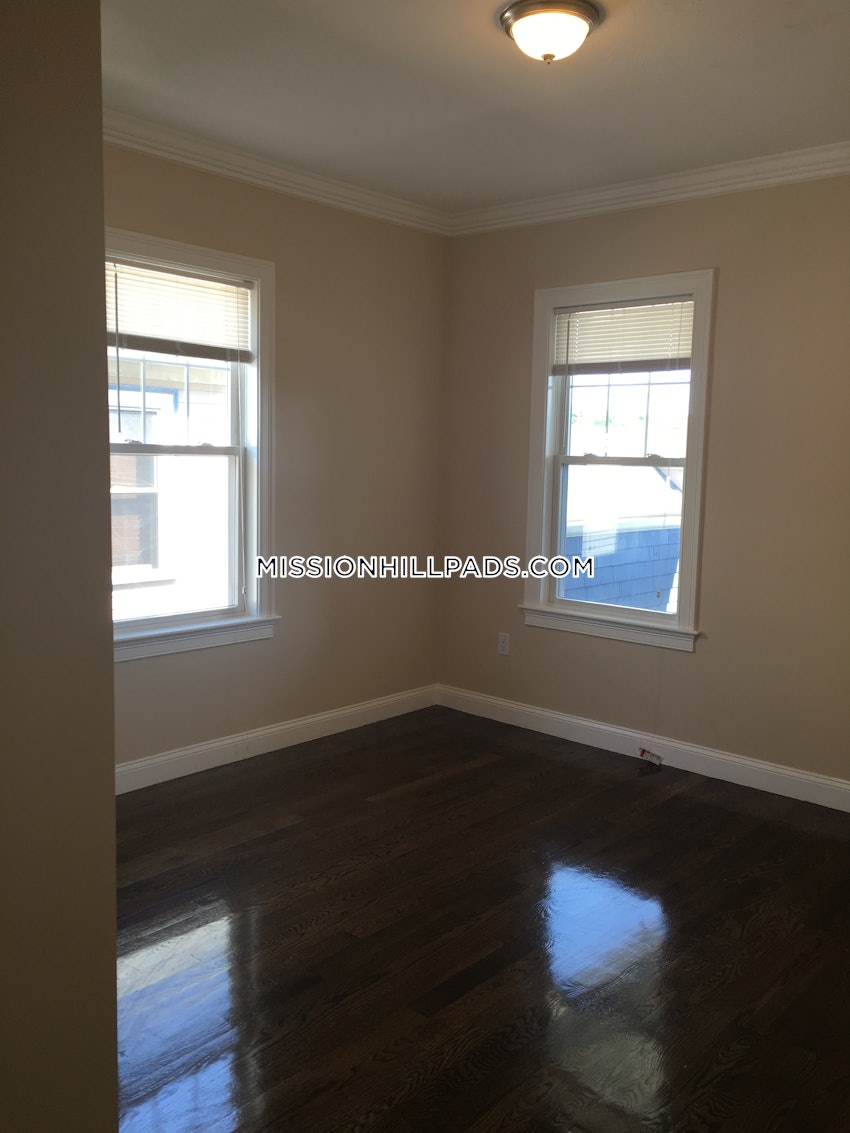 BOSTON - ROXBURY - 5 Beds, 2 Baths - Image 16