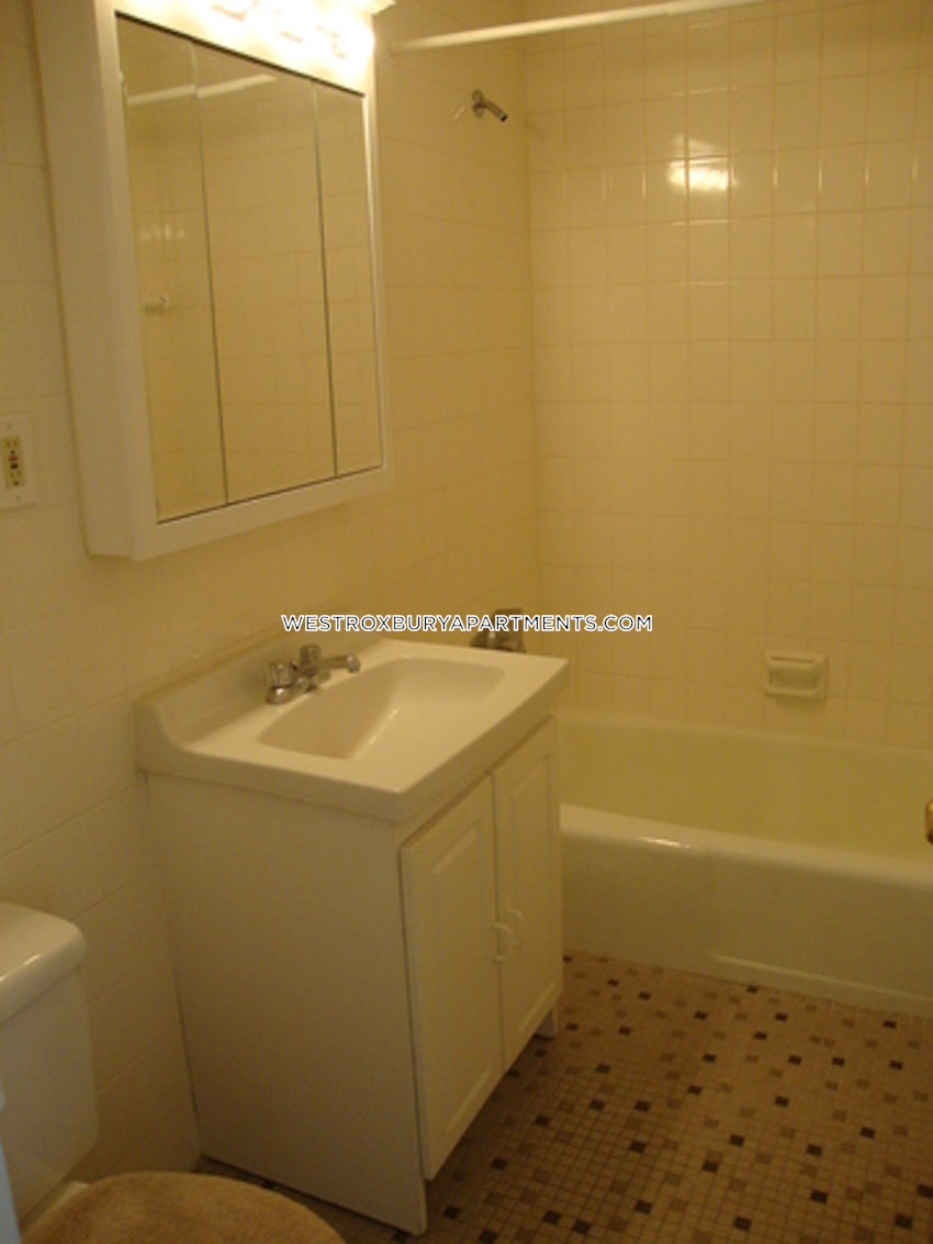 BOSTON - HYDE PARK - 1 Bed, 1 Bath - Image 4