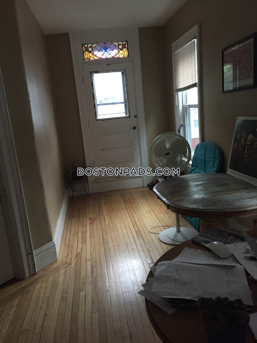 SOMERVILLE - PORTER SQUARE - 4 Beds, 2 Baths - Image 1