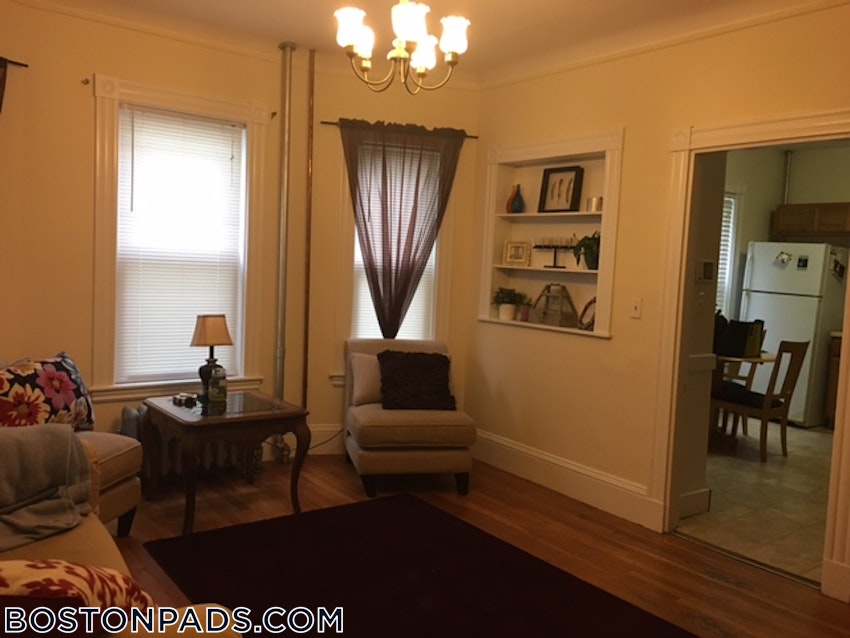 SOMERVILLE - DAVIS SQUARE - 4 Beds, 2 Baths - Image 6