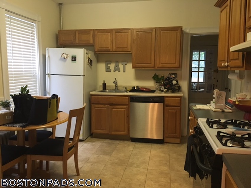 SOMERVILLE - DAVIS SQUARE - 4 Beds, 2 Baths - Image 7