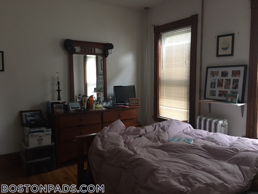 SOMERVILLE - DAVIS SQUARE - 4 Beds, 2 Baths - Image 2