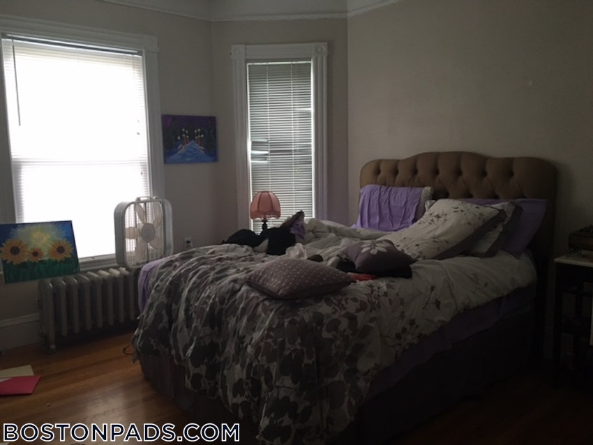 SOMERVILLE - DAVIS SQUARE - 4 Beds, 2 Baths - Image 1