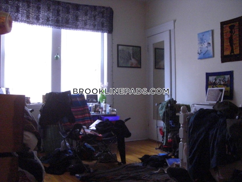 BROOKLINE- BOSTON UNIVERSITY - 3 Beds, 1 Bath - Image 5