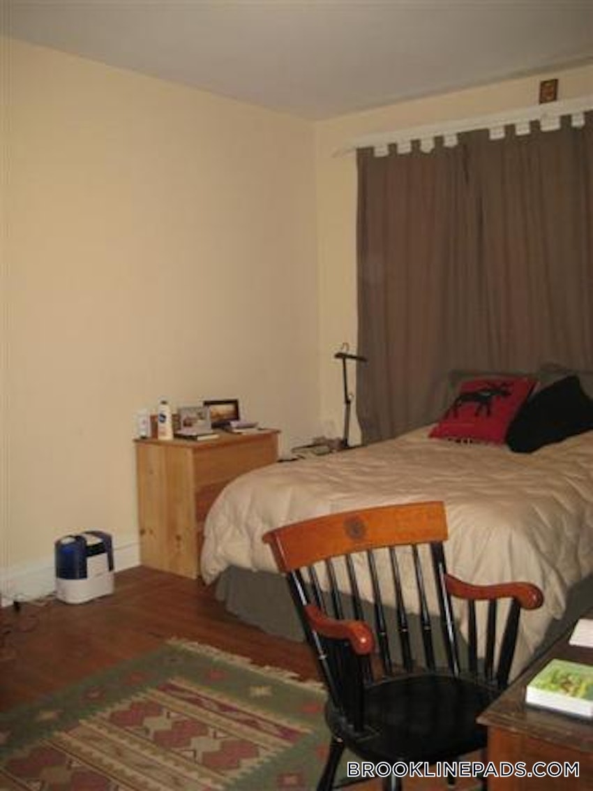 BROOKLINE- BOSTON UNIVERSITY - 4 Beds, 2 Baths - Image 8