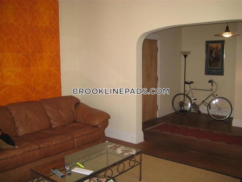 BROOKLINE- BOSTON UNIVERSITY - 4 Beds, 2 Baths - Image 1