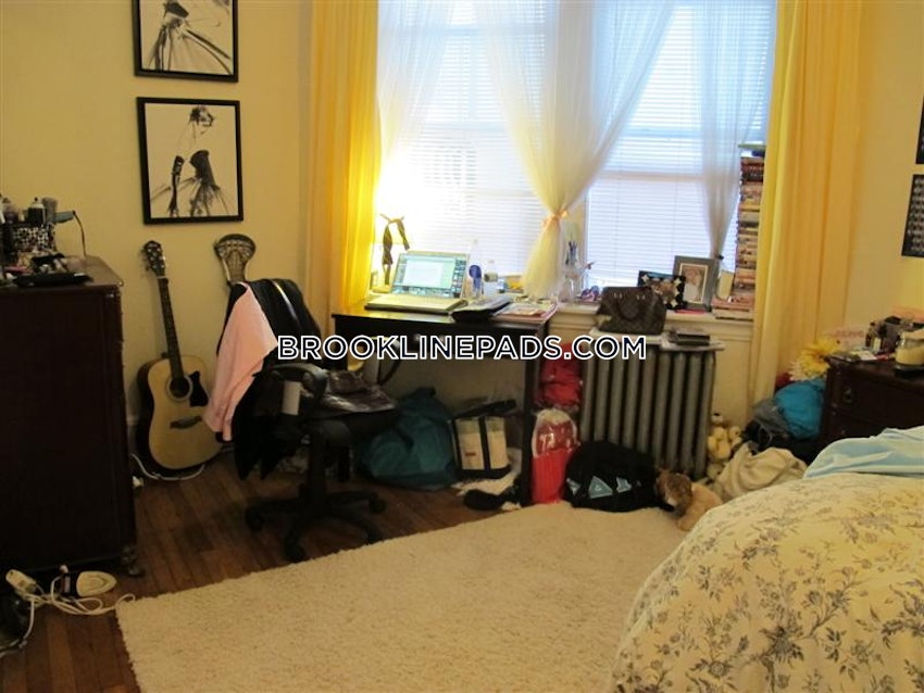 BROOKLINE- BOSTON UNIVERSITY - 4 Beds, 2 Baths - Image 10