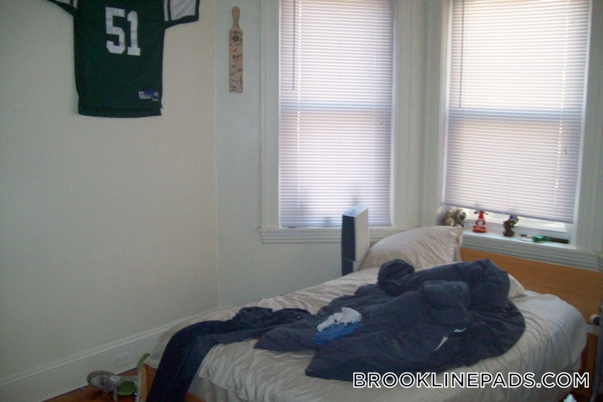 BROOKLINE- BOSTON UNIVERSITY - 3 Beds, 1 Bath - Image 3