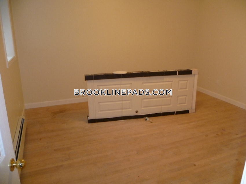 BROOKLINE- BOSTON UNIVERSITY - 3 Beds, 2 Baths - Image 52