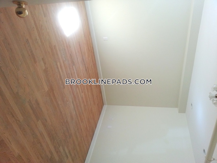 BROOKLINE- BOSTON UNIVERSITY - 3 Beds, 2 Baths - Image 44