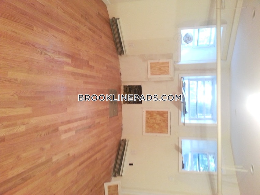 BROOKLINE- BOSTON UNIVERSITY - 4 Beds, 2 Baths - Image 22