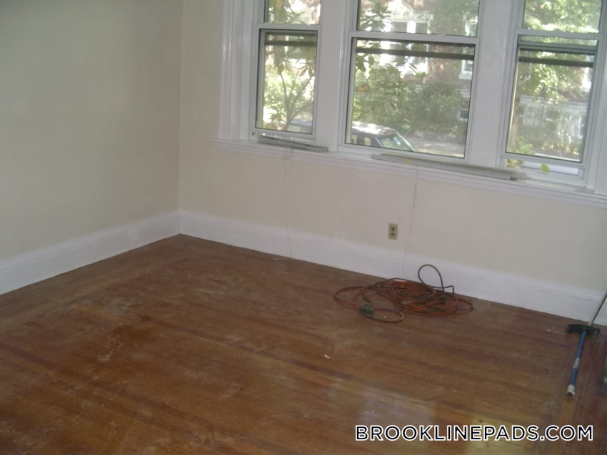 BROOKLINE- BOSTON UNIVERSITY - 4 Beds, 2 Baths - Image 32