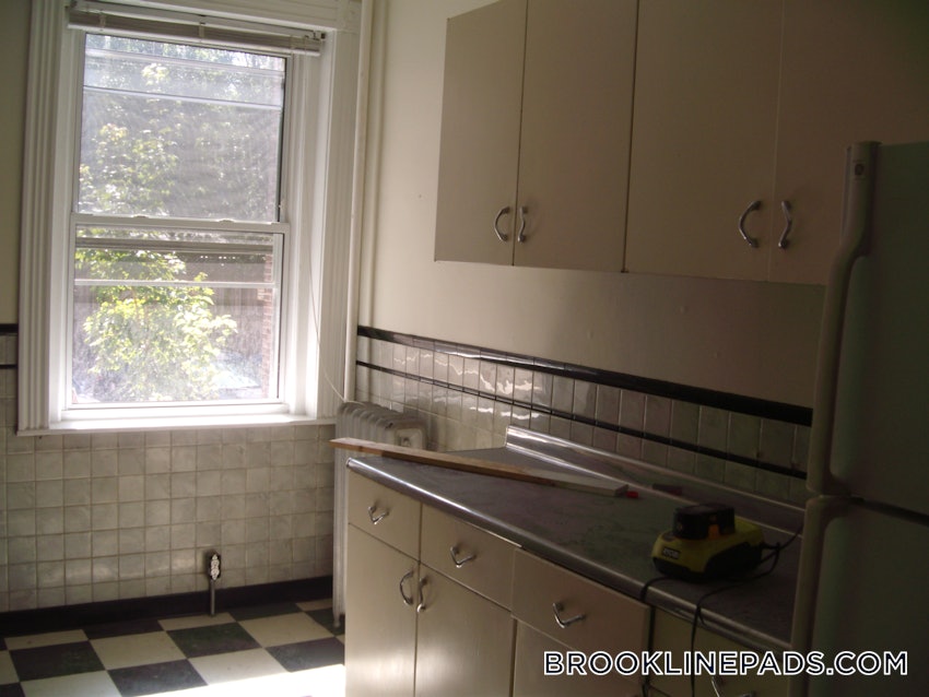 BROOKLINE- BOSTON UNIVERSITY - 4 Beds, 2 Baths - Image 3