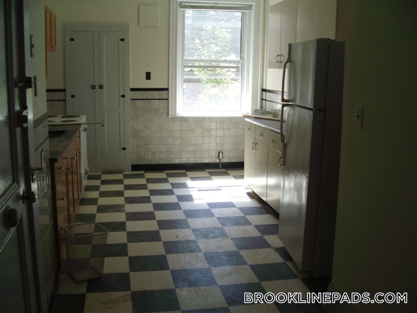 BROOKLINE- BOSTON UNIVERSITY - 4 Beds, 2 Baths - Image 26