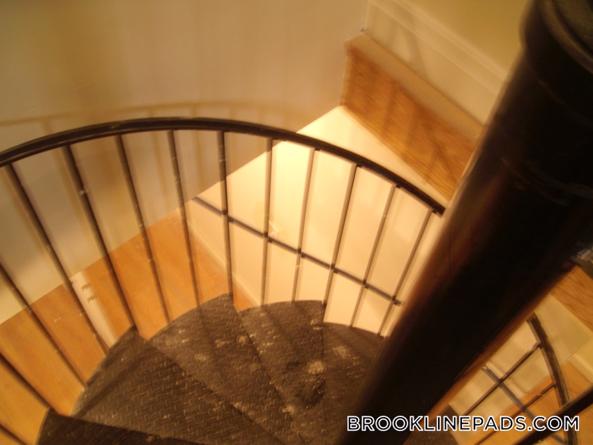 BROOKLINE- BOSTON UNIVERSITY - 4 Beds, 2 Baths - Image 47