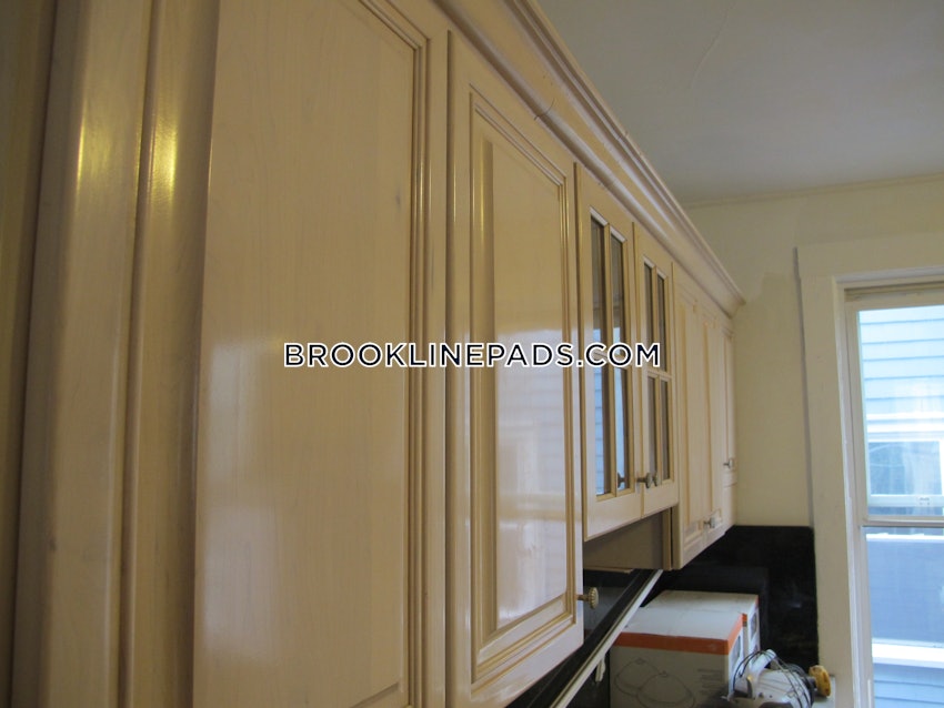 BROOKLINE- BOSTON UNIVERSITY - 4 Beds, 1 Bath - Image 27