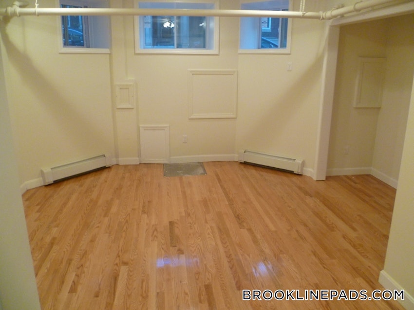 BROOKLINE- BOSTON UNIVERSITY - 4 Beds, 2 Baths - Image 42